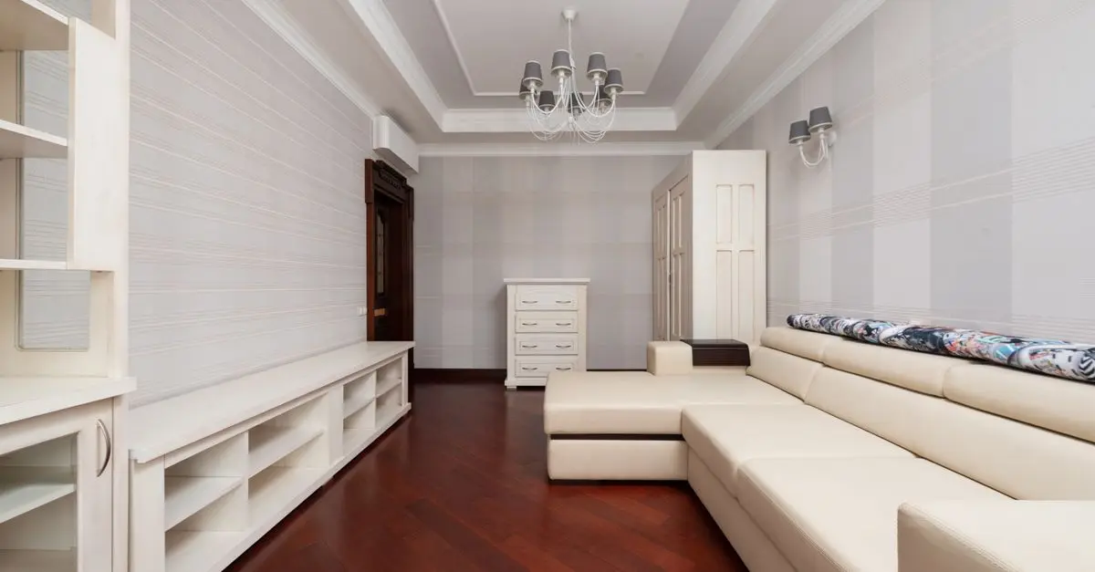 10 Essential Tips for Decluttering Your Space and Life